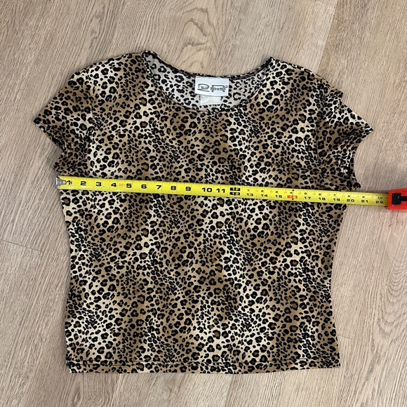 Vintage Leopard Print Short Sleeve Top - Picture 8 of 8
